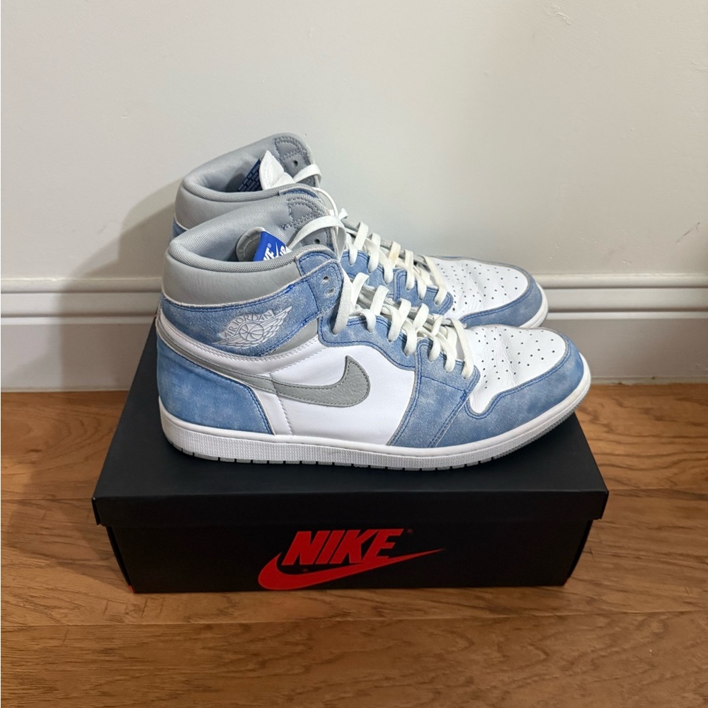 Jordan 1 Retro High Hyper Blue and Smoke Gray